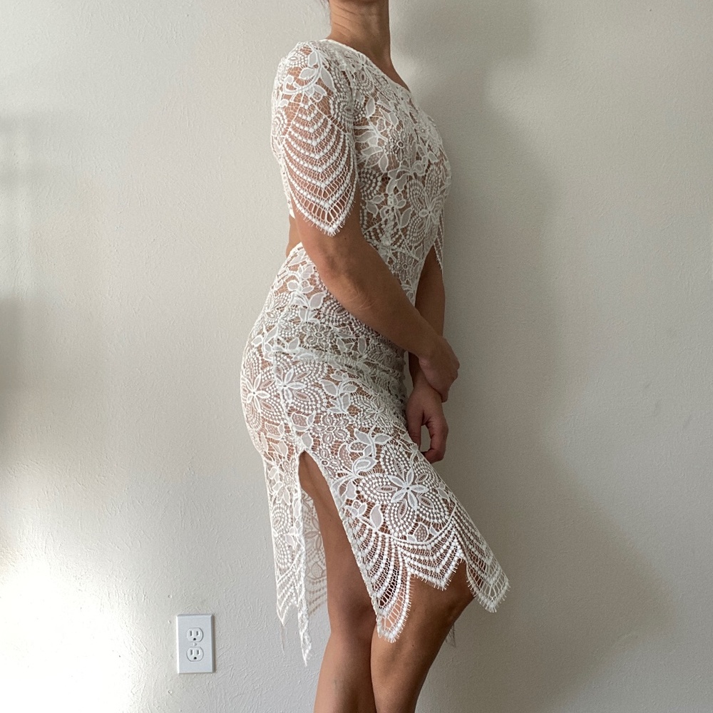 Never Worn White Lace Cocktail Wedding Dress with Open Back - XS (2-4) - Picture 6 of 6
